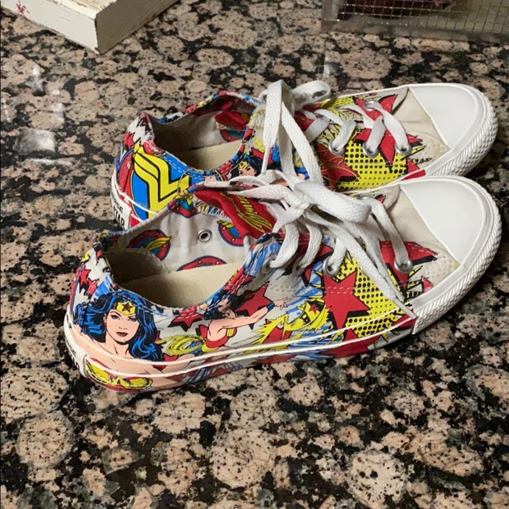 Converse Wonder Woman Shoes SZ 7